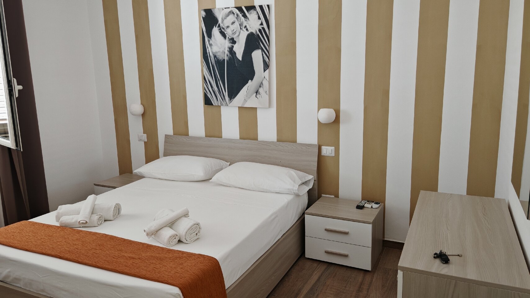 B&B Hollywood-官方