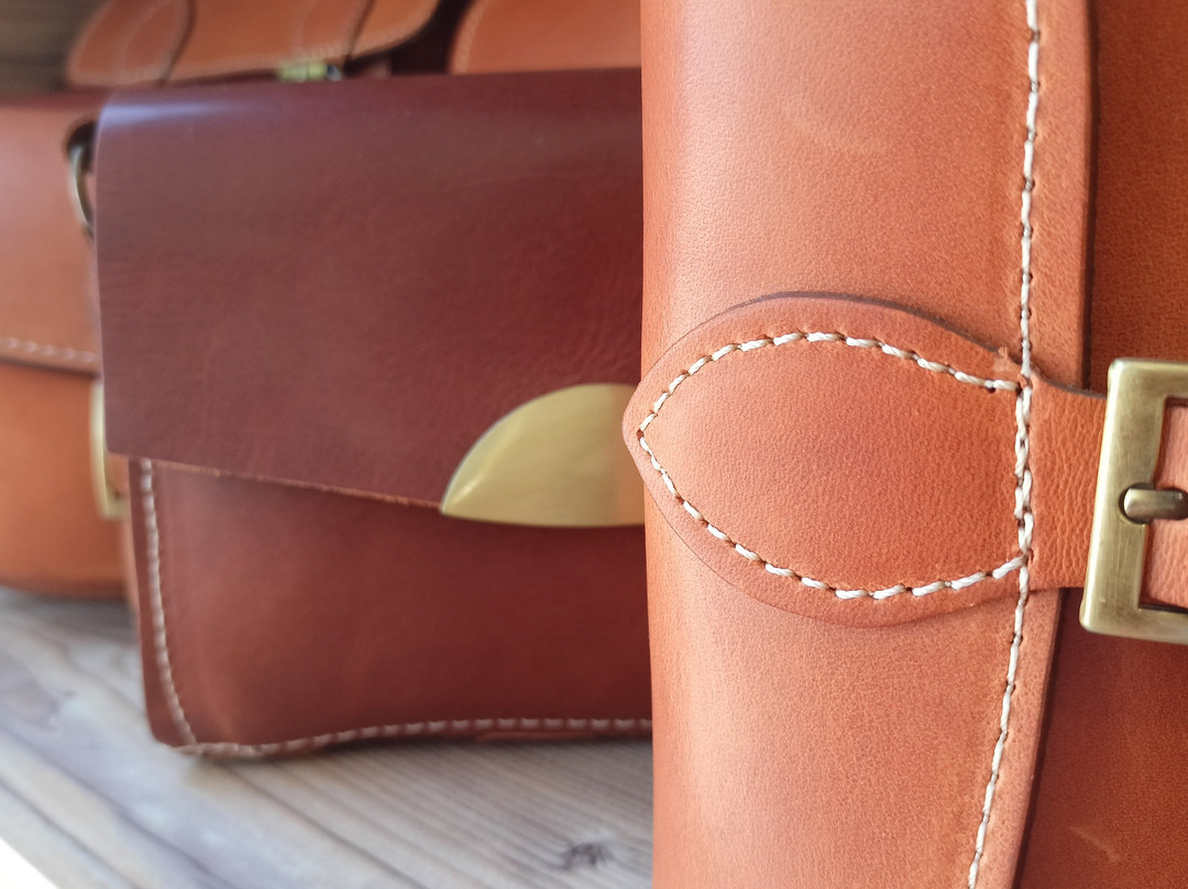 Leather Creations Workshop Kaparounakis Ammoudara-Gazi必去景点