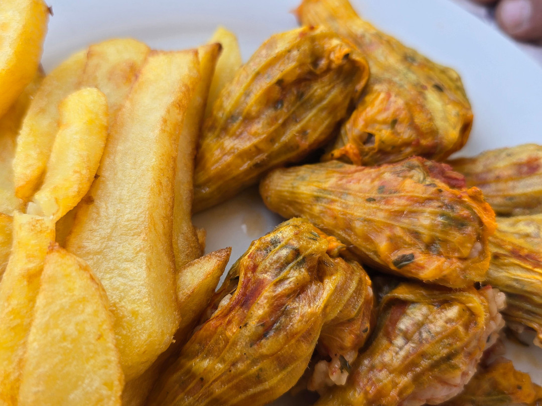 Two Flowers Hotel主图