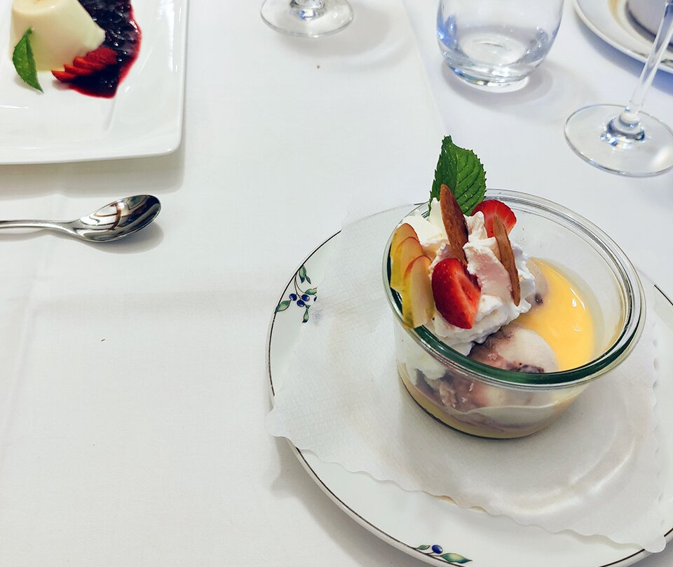 阿德勒白陶酒店主图