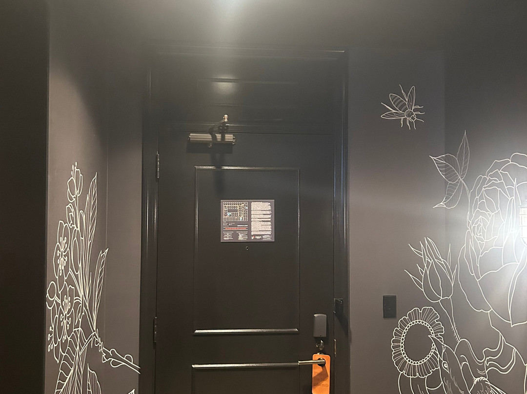 Crossroads Hotel主图