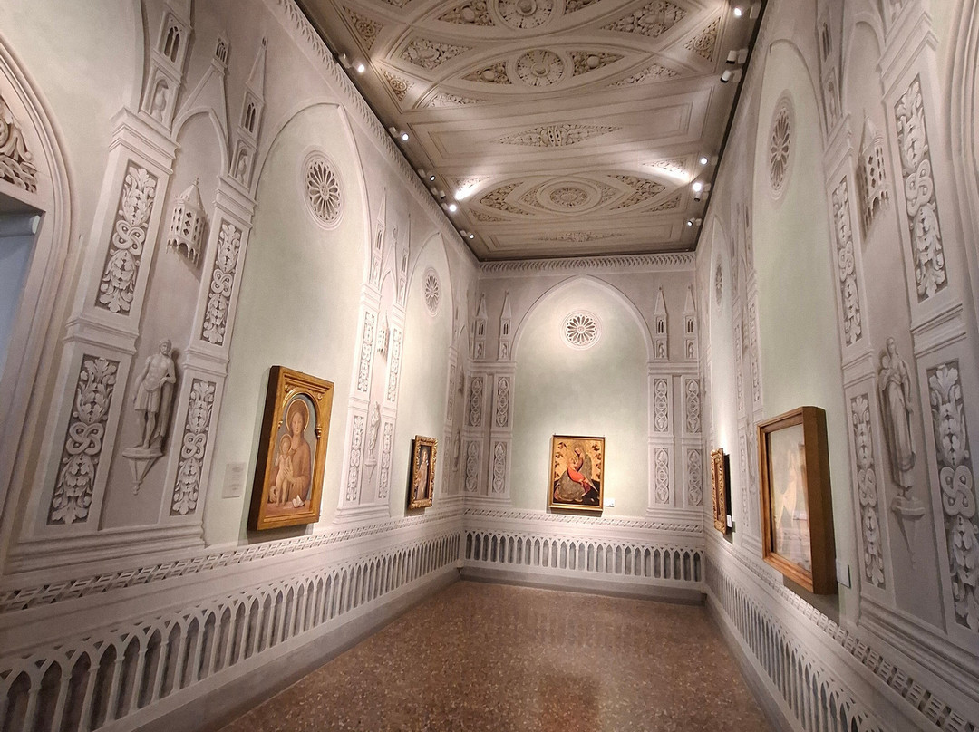 Accademia di Belle Arti Tadini-洛韦雷必去景点