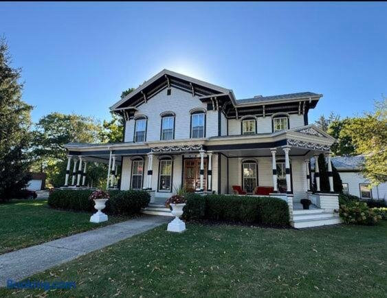 Carriage House Bed and Breakfast