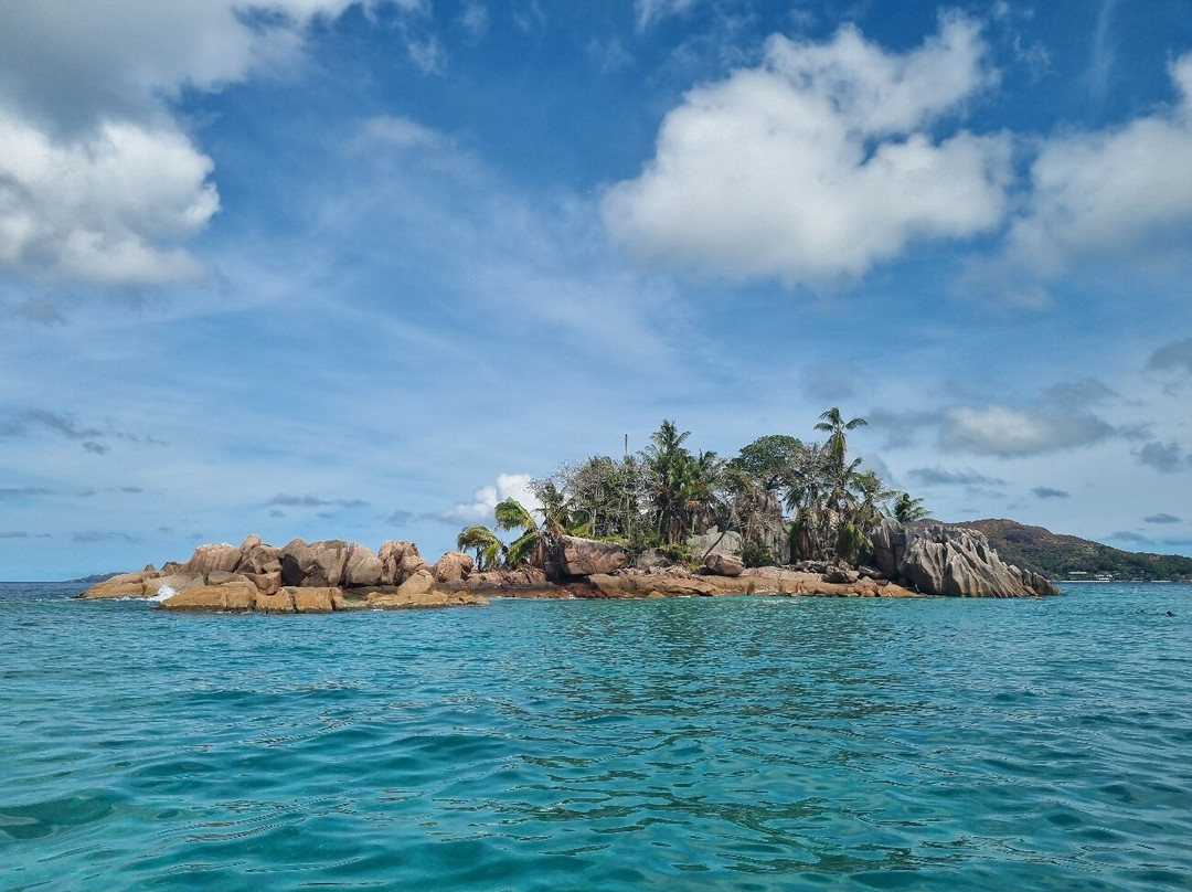 Loyalty Boat Charter-Baie Ste Anne必去景点