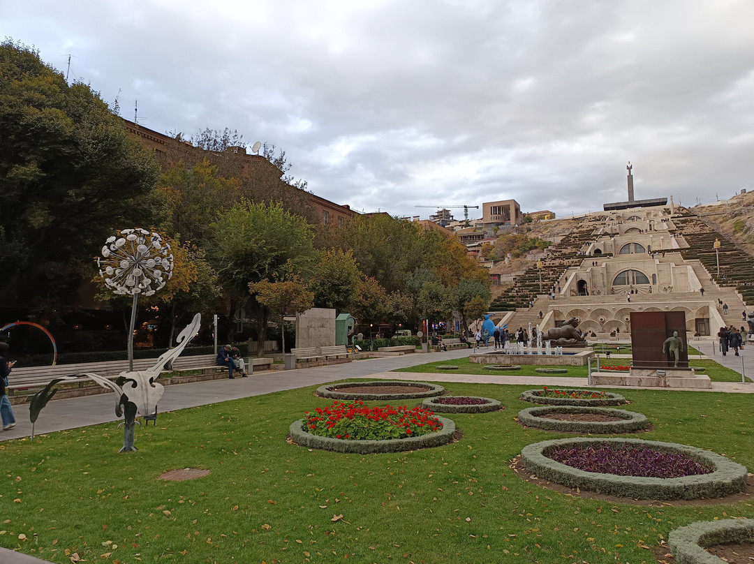 Smoking Woman-埃里温必去景点