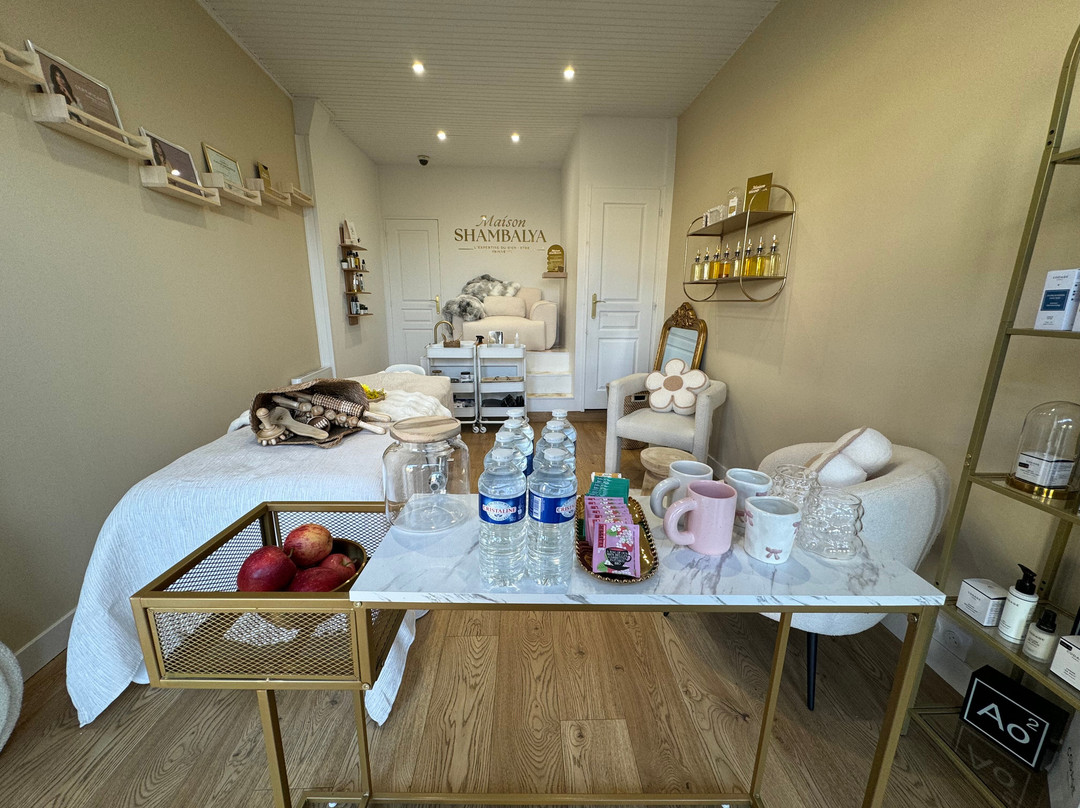Shambalya Massage À Domicile-Pont-L'Eveque必去景点