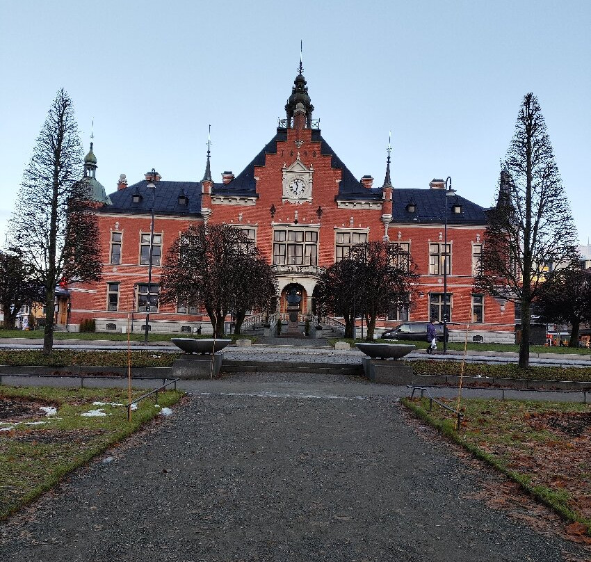 Standing Man-于默奥必去景点