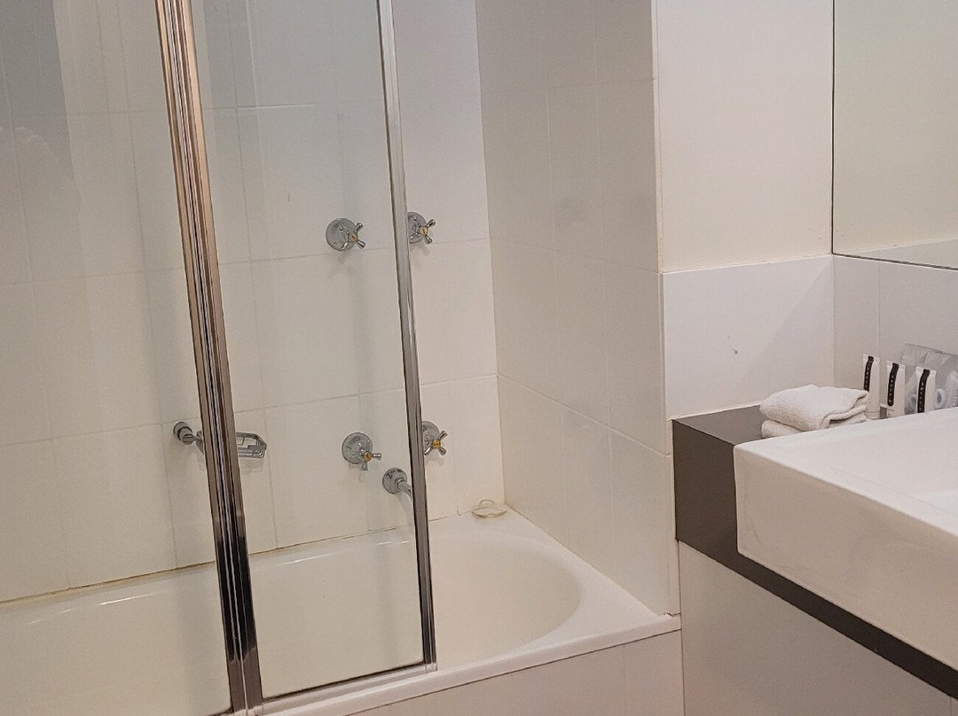 奎斯特皇家花园酒店主图