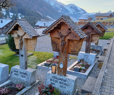 Friedhof Und Holzschnitzerei-Jaun必去景点