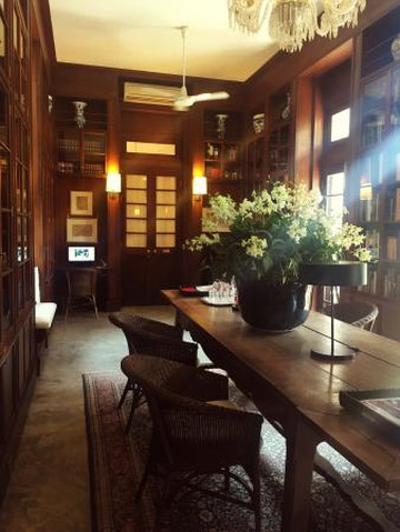 拉差曼哈酒店主图