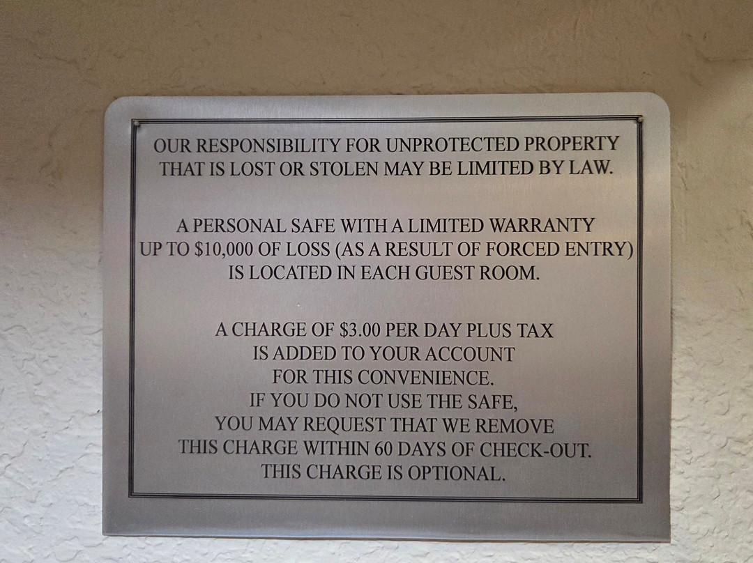 Red Roof Plus + Gainesville主图