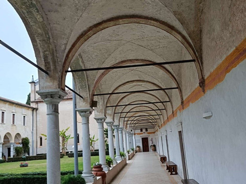 Abbazia Di Maguzzano-洛纳托德尔加尔达必去景点