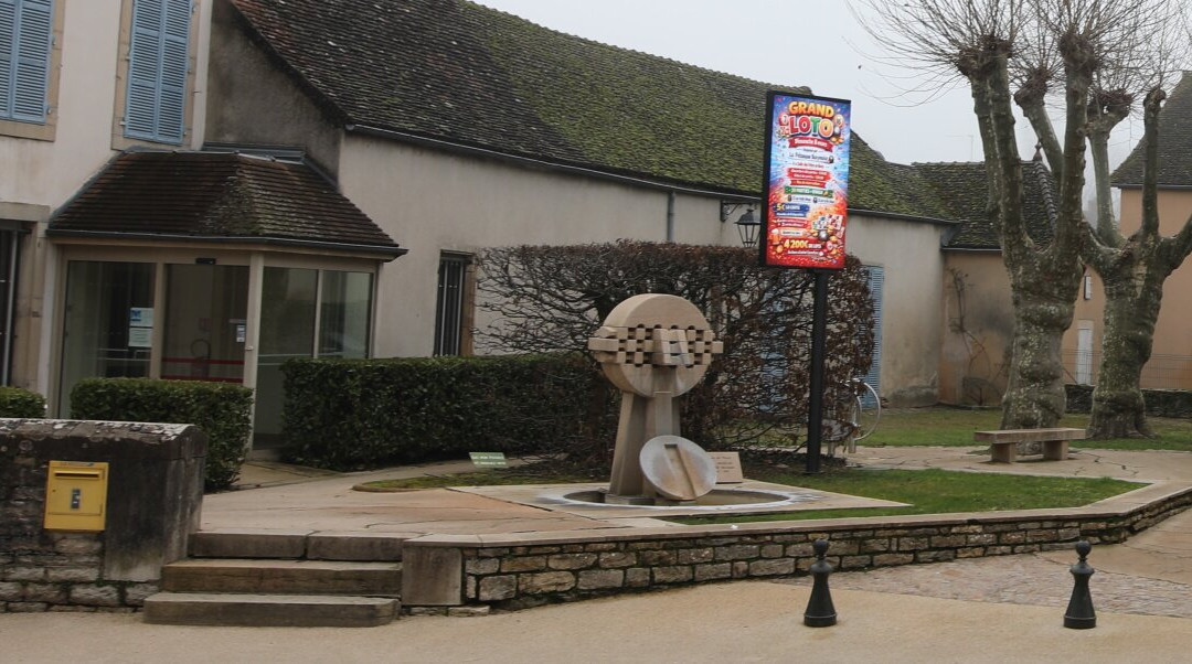 Fontaine Fleure De Pierre-Buxy必去景点