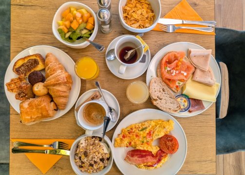 拉卢维耶尔橙色酒店-餐饮