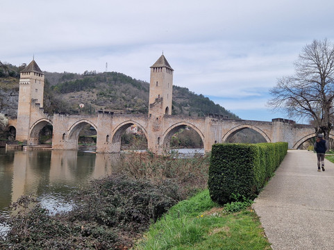 Pont Valentré-Cahors必去景点