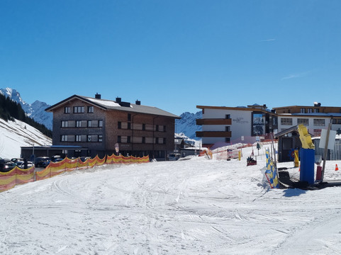 瓦瑟陶尔奥鹏度假村酒店主图