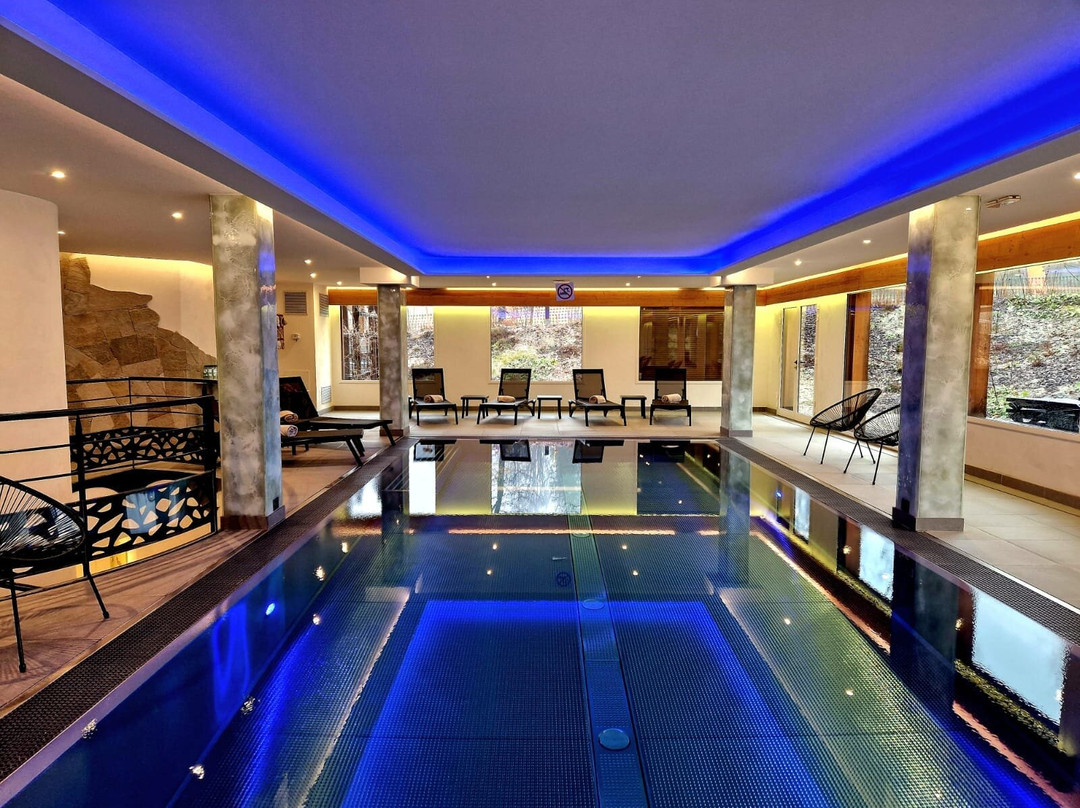 尚菲山餐厅酒店主图