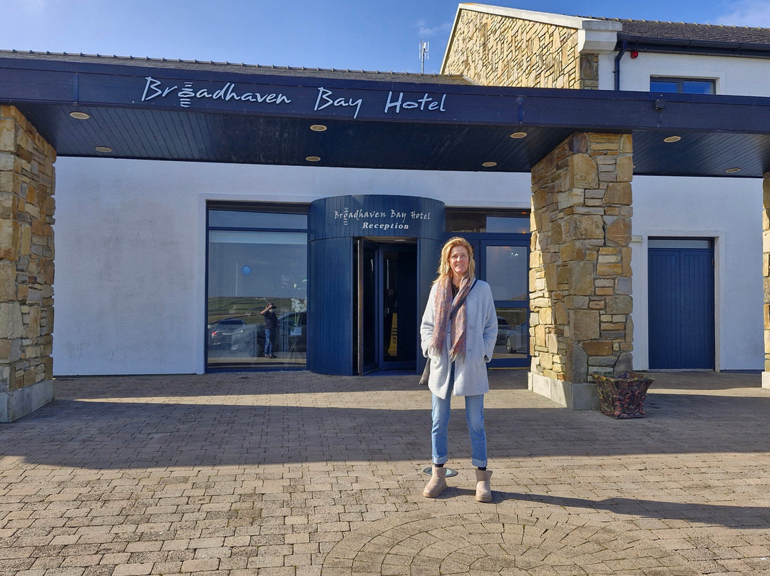 宽阔避风港湾酒店主图