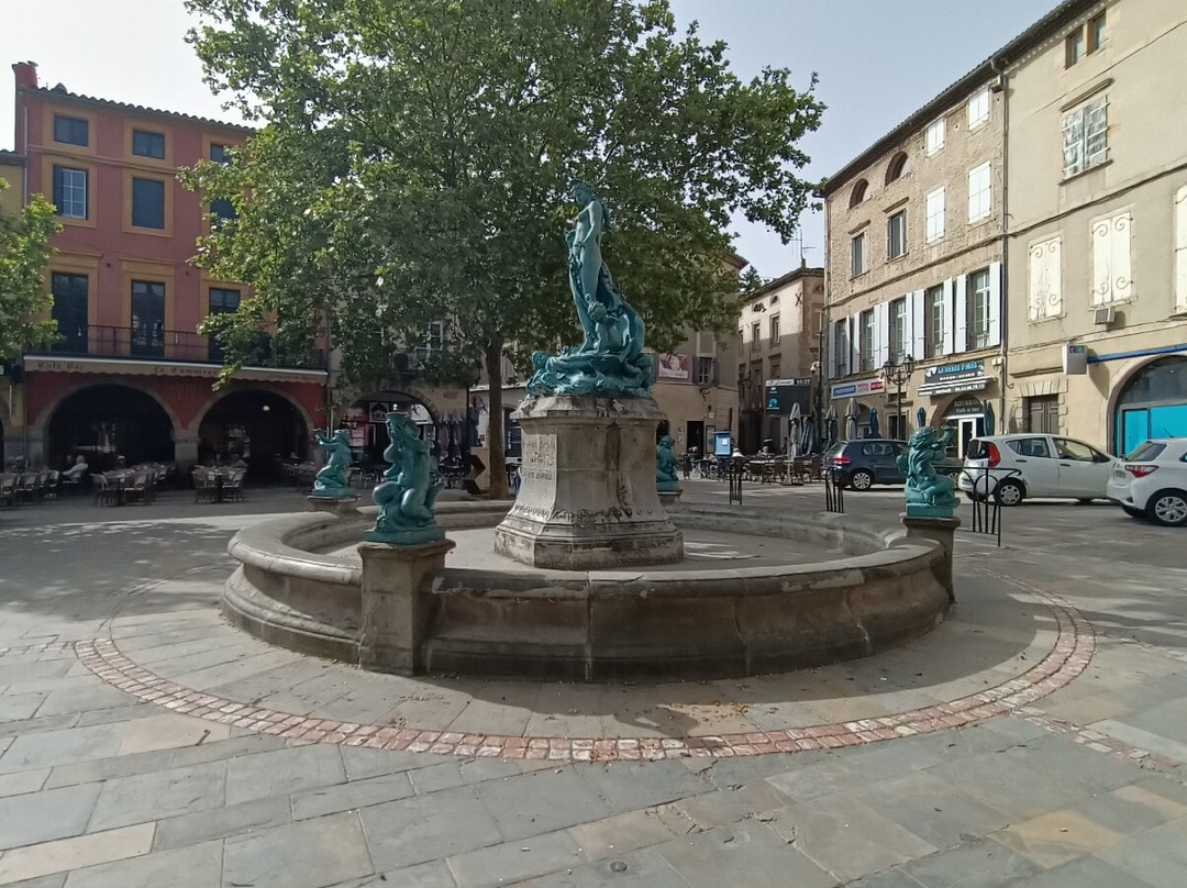 Place de la Republique-利穆必去景点