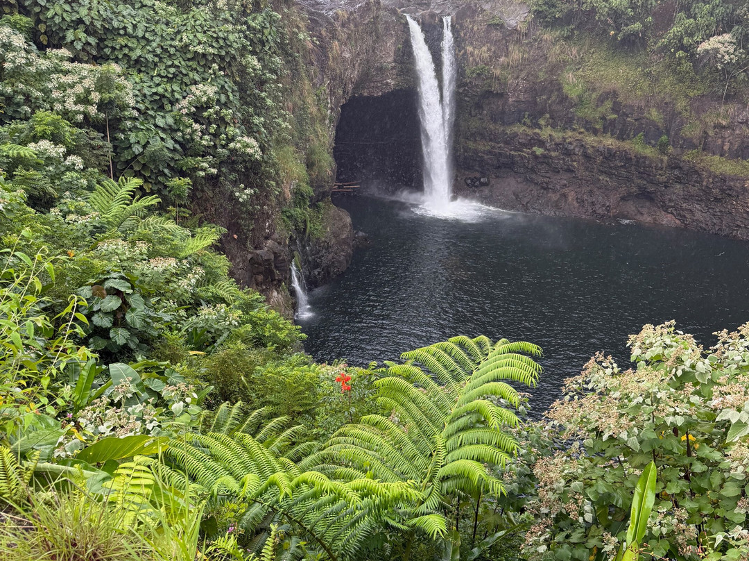 彩虹瀑布-希洛必去景点