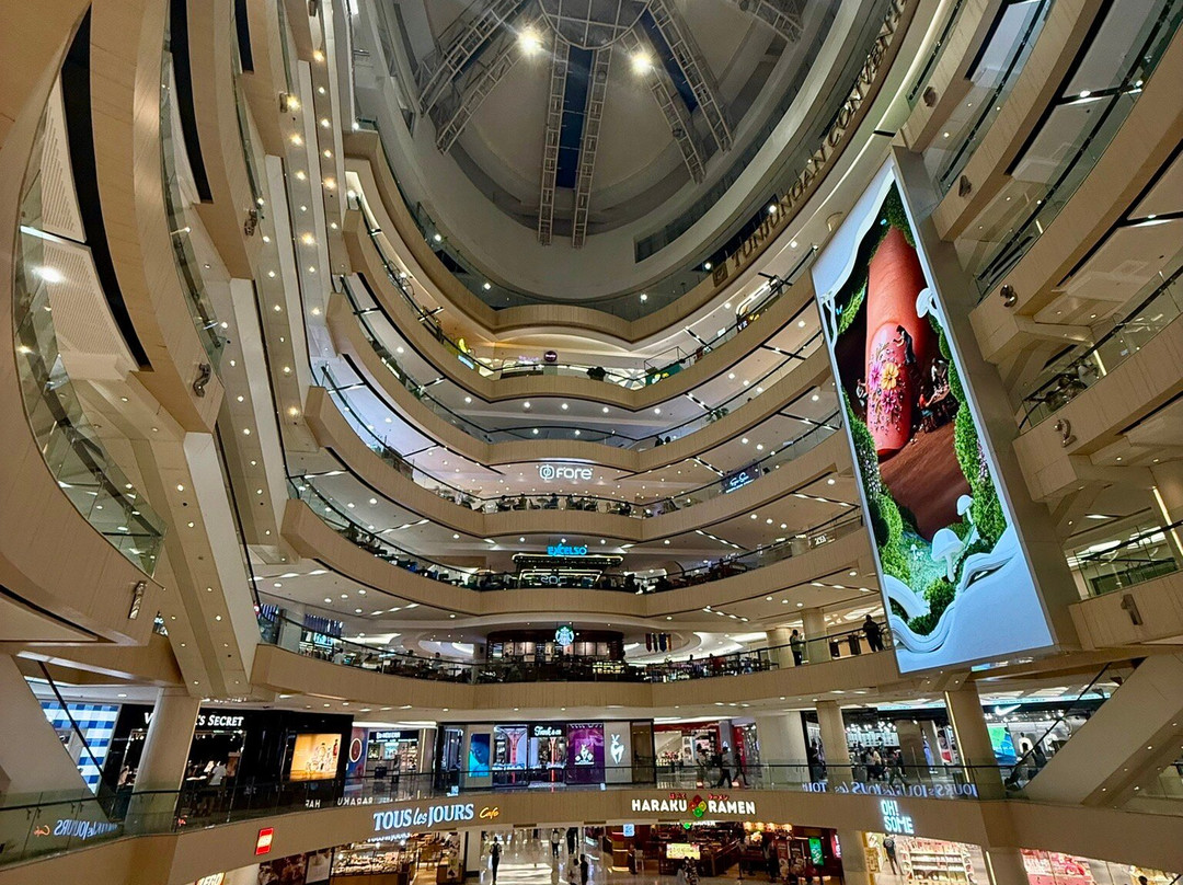 塔尤干广场购物中心-泗水必去景点