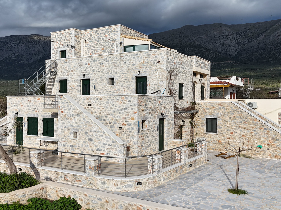 Mani Tsopakas Residences
