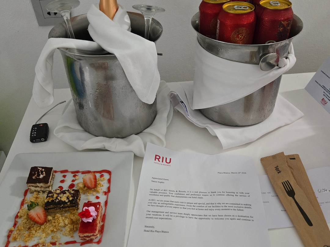 布兰卡海滩悦宜湾酒店主图