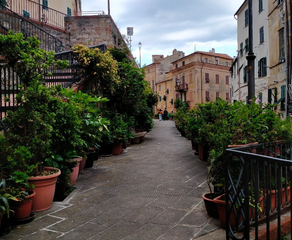 Gira Parasio-因佩里亚必去景点