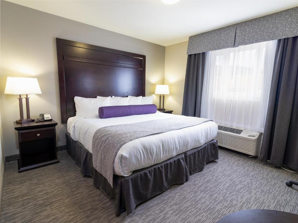 The Kanata Blairmore Hotel主图