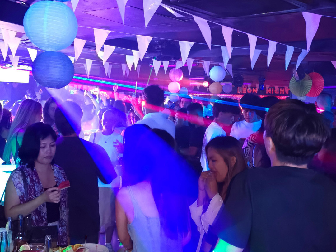 Neon Nights Bar Club-马卡蒂必去景点