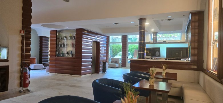 拉瑞亚及戴尔阿尔巴酒店-旅行者