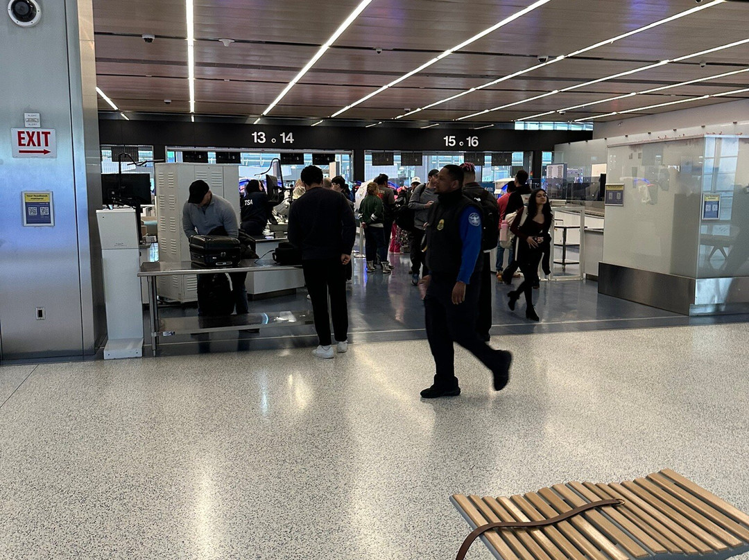 Newark Liberty International Airport - EWR-纽瓦克必去景点