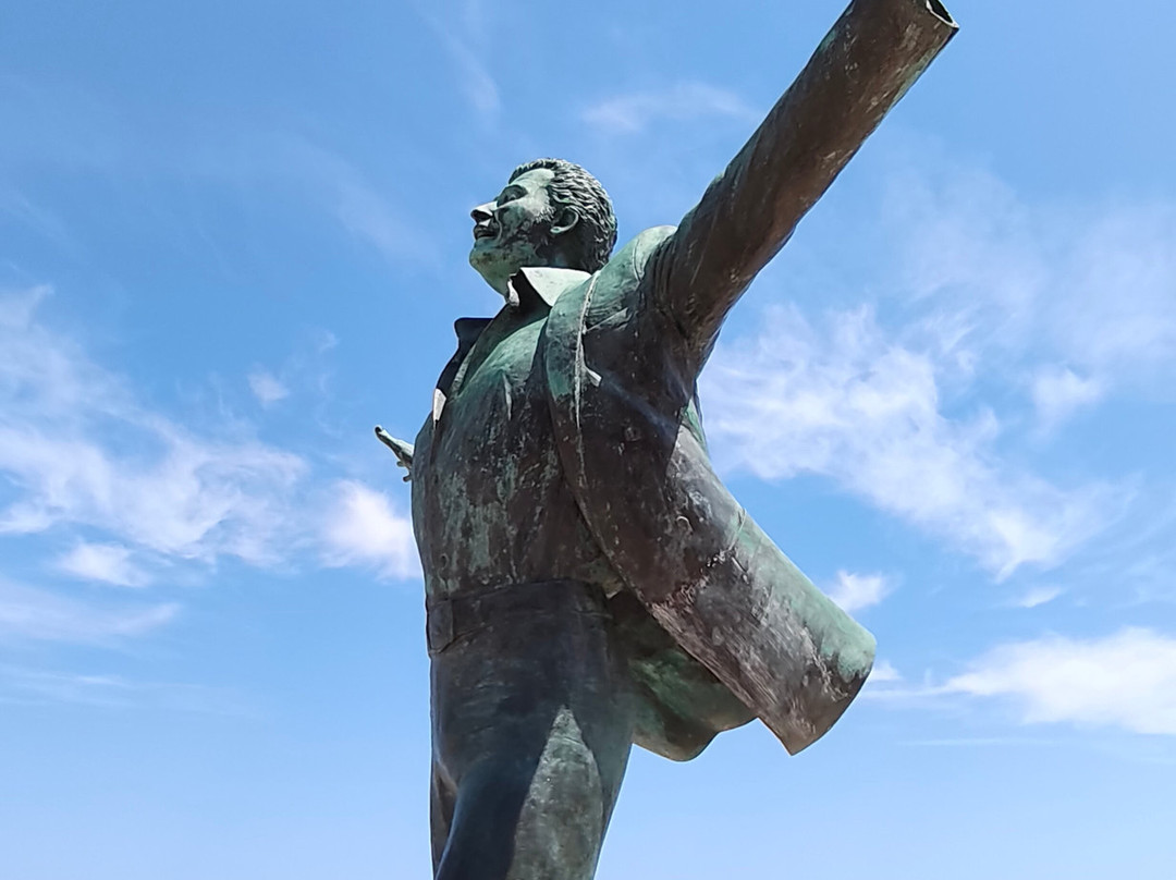 Statua di Domenico Modugno-波利尼亚诺阿马雷必去景点