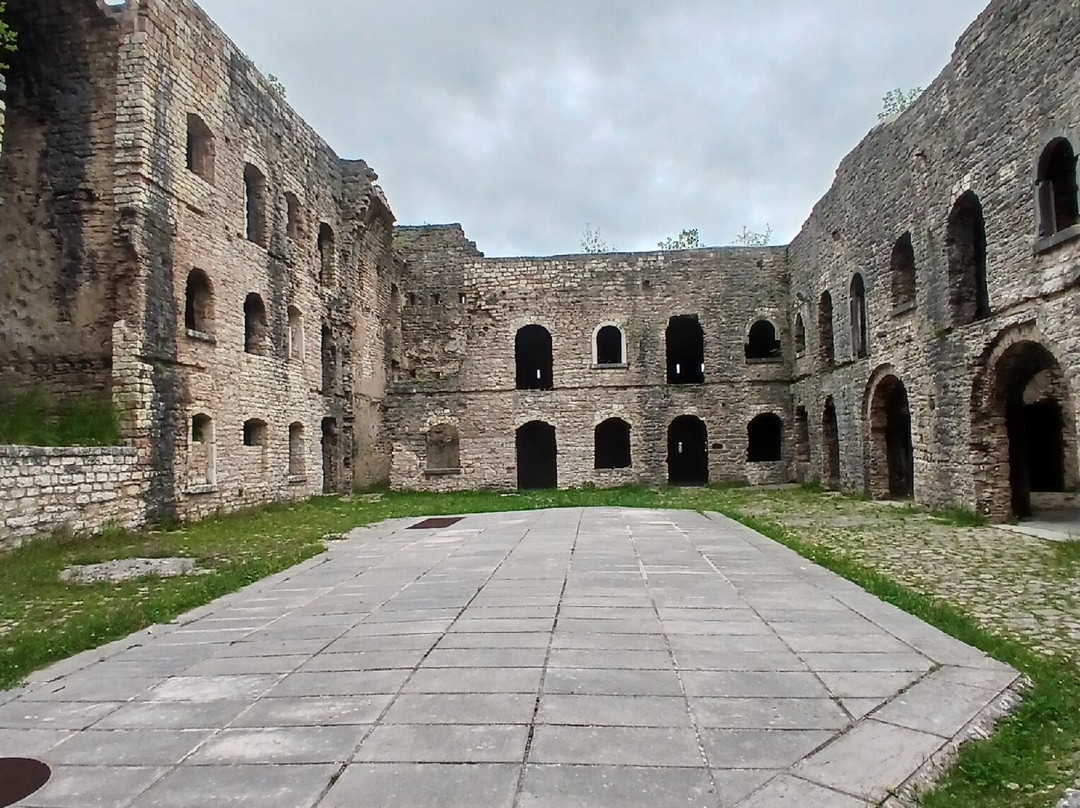 Forte del Monte Interrotto-阿夏戈必去景点