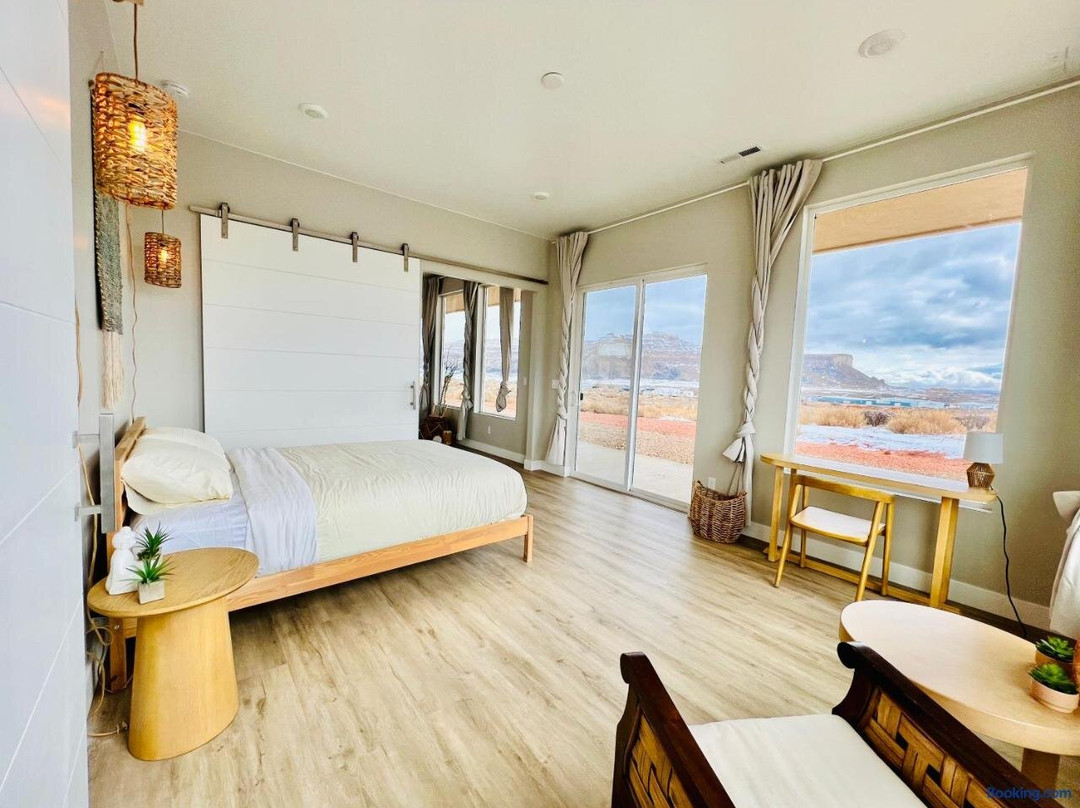 Page Arizona border town- Tranquil Zen Retreat with Amazing Mesa Views