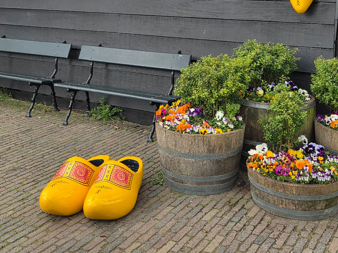 Kooijman Souvenirs & Clogs Wooden Shoe Workshop-赞丹必去景点