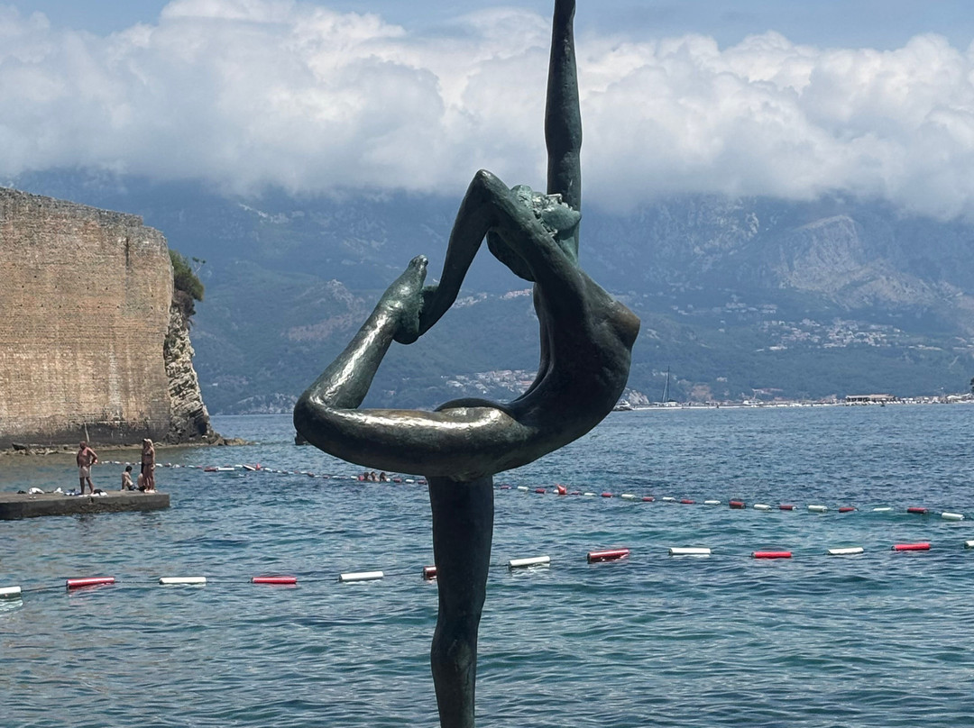 Budva Dancing girl-布德瓦必去景点