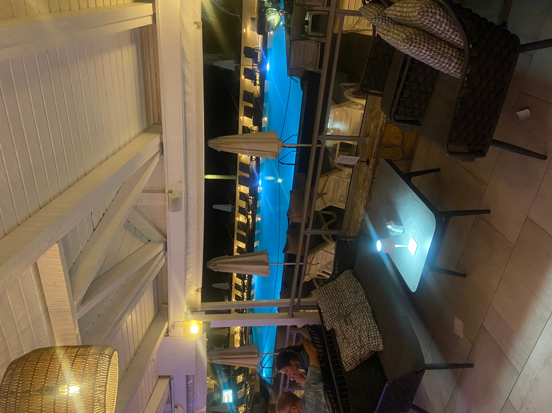 丹尼旅馆酒店主图