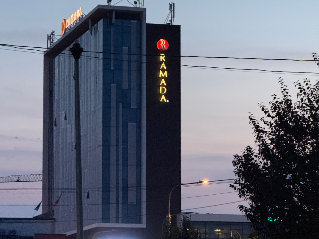 锡比乌华美达温德姆酒店主图