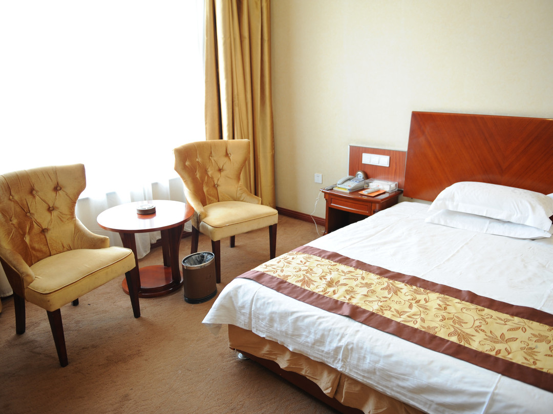 億隆大酒店主图