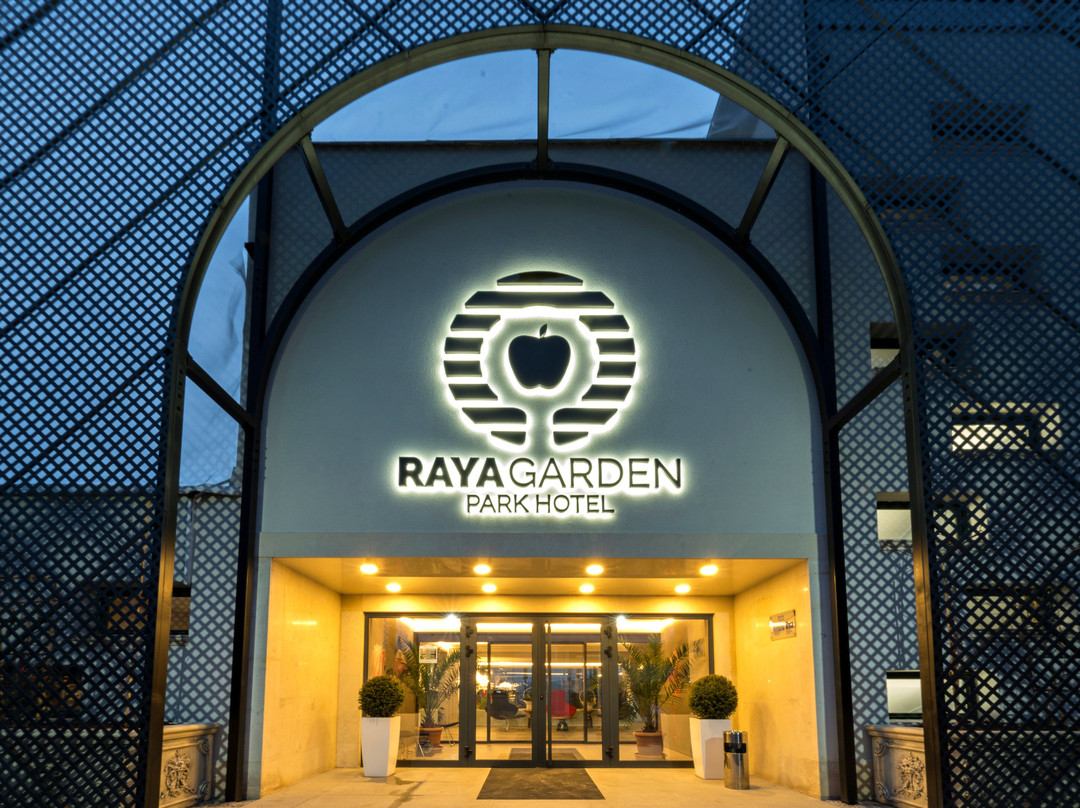 Park Hotel RAYA Garden