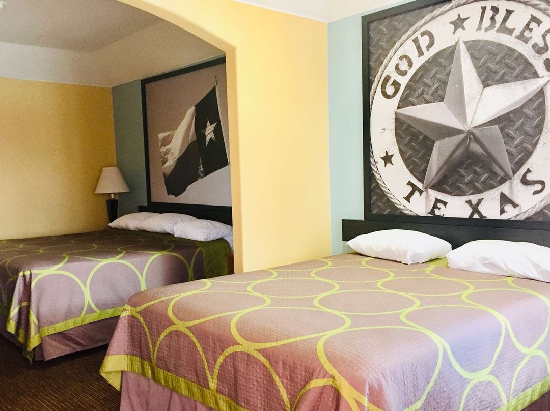 Super 8 by Wyndham Montgomery Lake Conroe主图