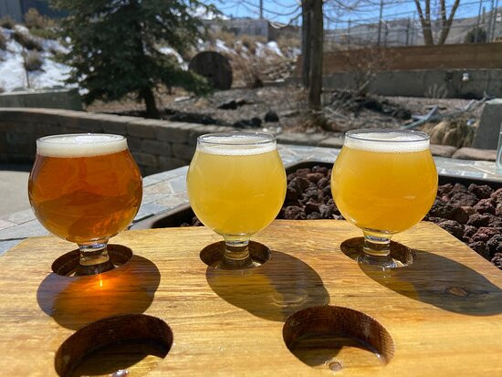 Holidaily Brewing Company-戈尔登必去景点