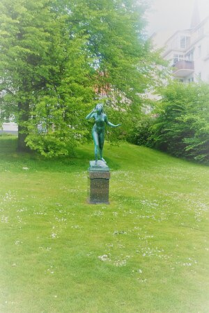 Echo - Statuary Bronze-欧登塞必去景点