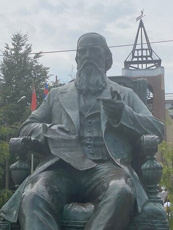 Monument to M. Ye. Saltykov-Shhedrin-Taldom必去景点