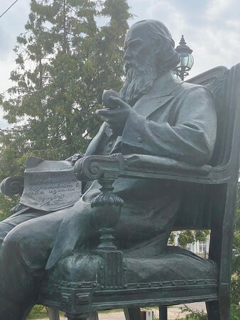 Monument to M. Ye. Saltykov-Shhedrin景点图片