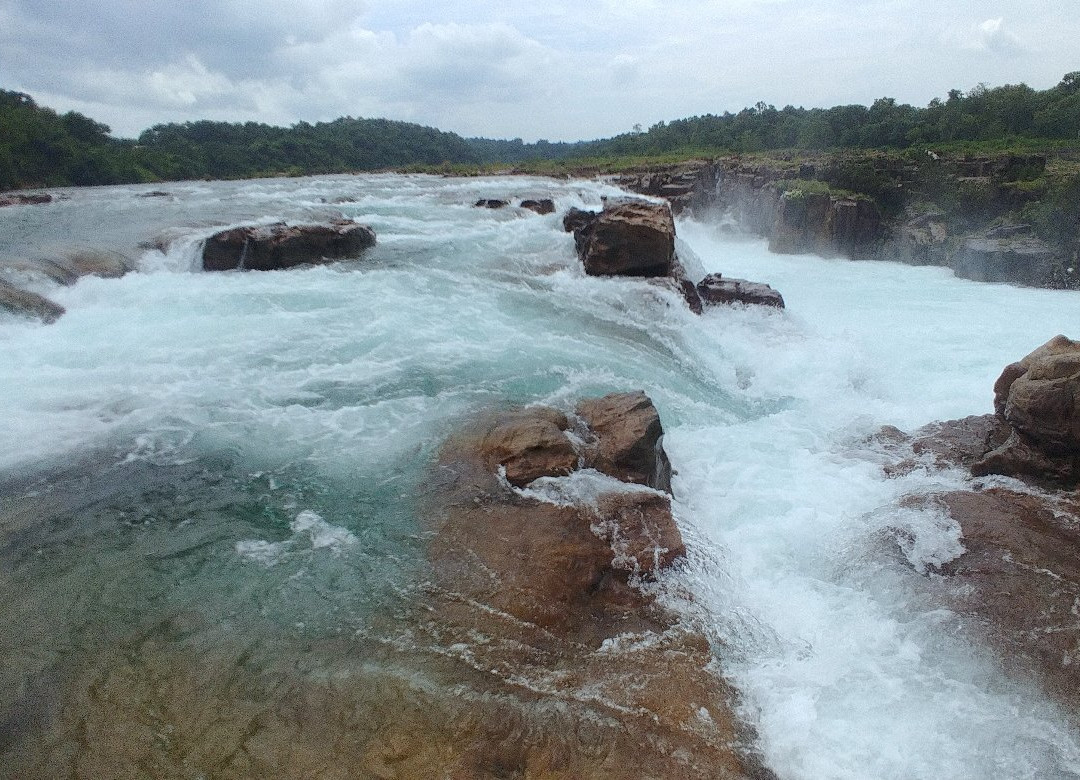 Panimur Waterfalls景点图片