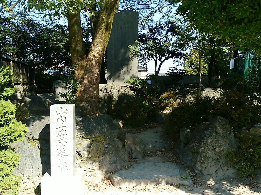 Monument of Birth of Yamauchi Kazutoyo景点图片