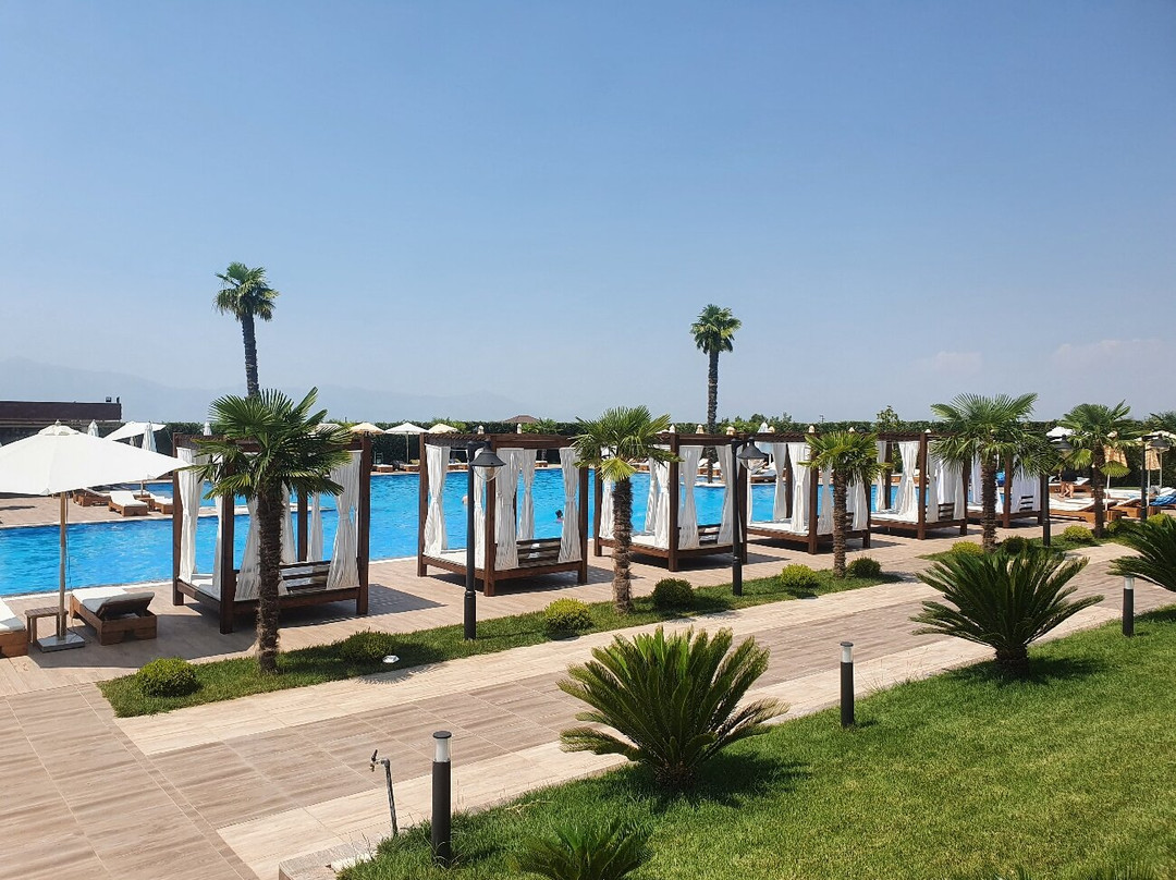 Deluxe Resort & Spa
