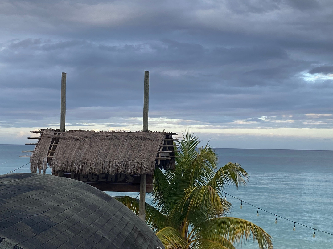 传奇海滩度假酒店主图